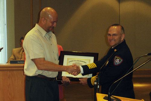 2005 Citizen's Recognition Award Winner Shaking Hands with Presenter